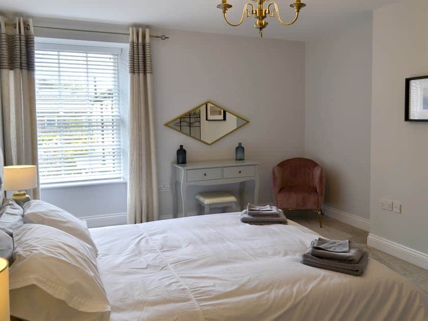 Comfortable bedroom with kingsize bed | Jubilee House, Alnwick