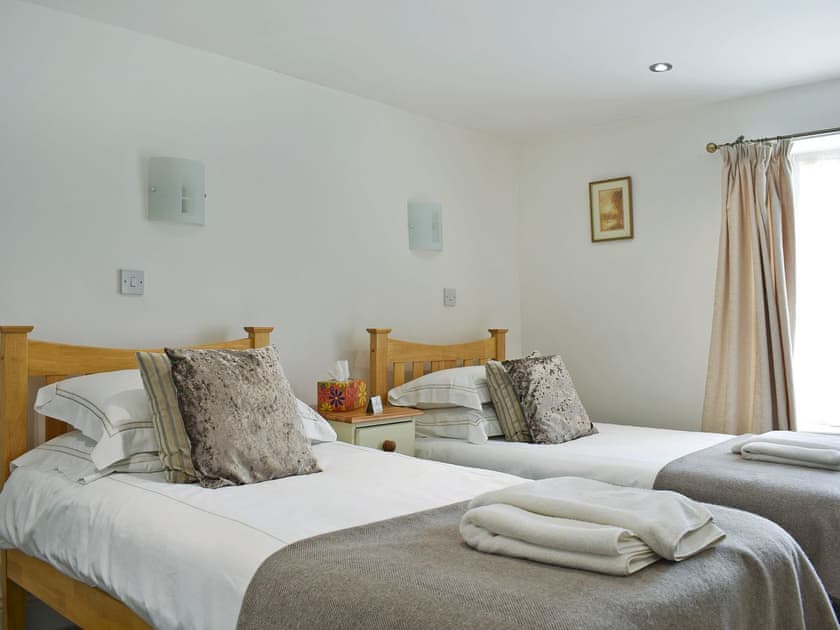Spacious twin bedroom | Pear Tree Cottage and The Granary, East Witton, near Leyburn