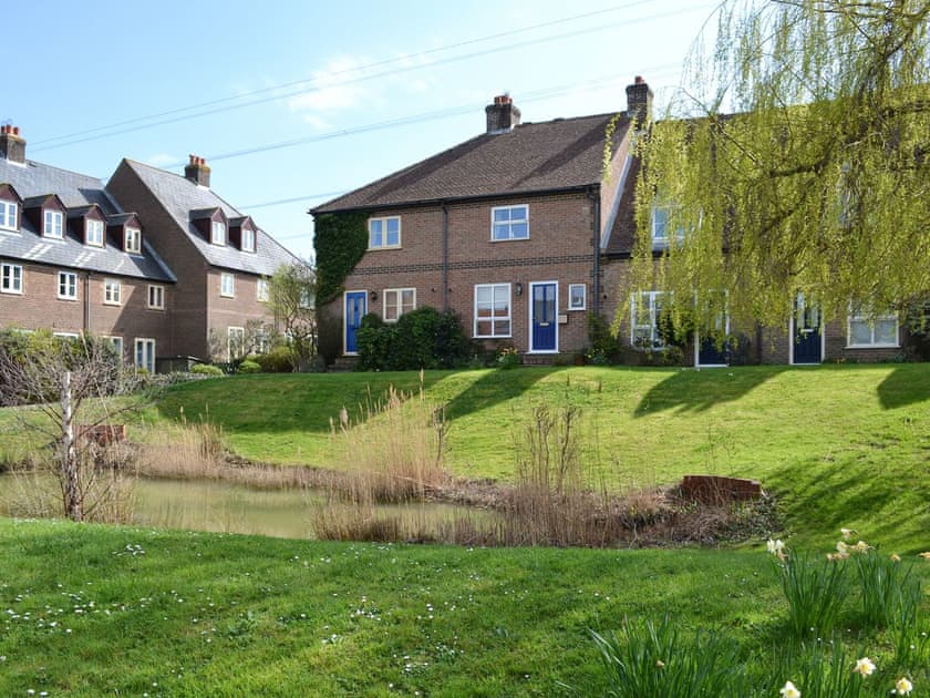 Exterior and grounds | High Tide, Binfield, near Newport