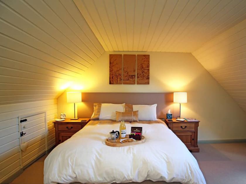 Double bedroom | Damson Tree Cottage, Faversham