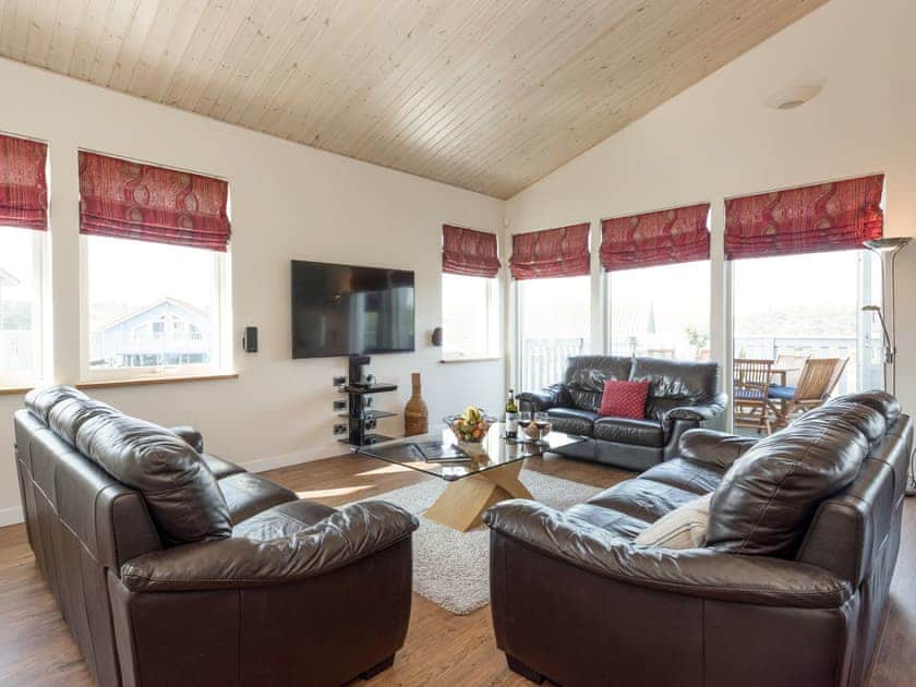 Spacious living area | Broad Reach, Fritton, near Great Yarmouth