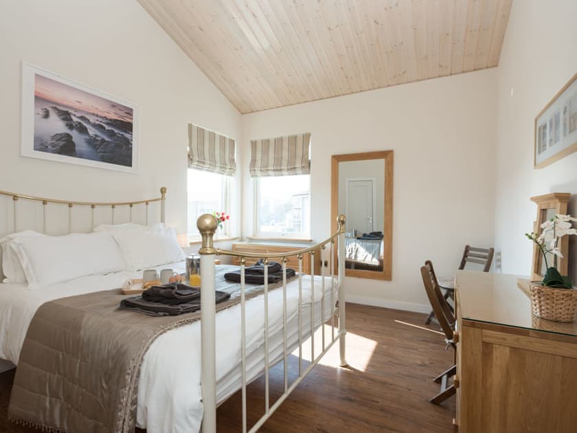 Peaceful double bedroom | Broad Reach, Fritton, near Great Yarmouth