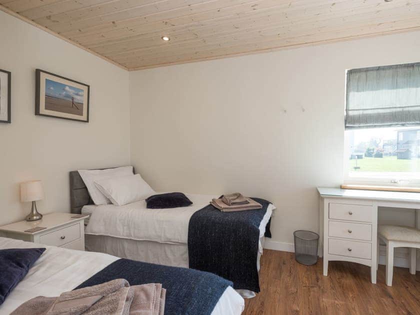 Comfortable twin bedroom | Broad Reach, Fritton, near Great Yarmouth
