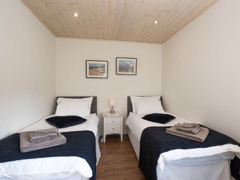Light and airy twin bedroom | Broad Reach, Fritton, near Great Yarmouth