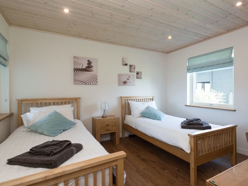 Good-sized twin bedroom | Broad Reach, Fritton, near Great Yarmouth