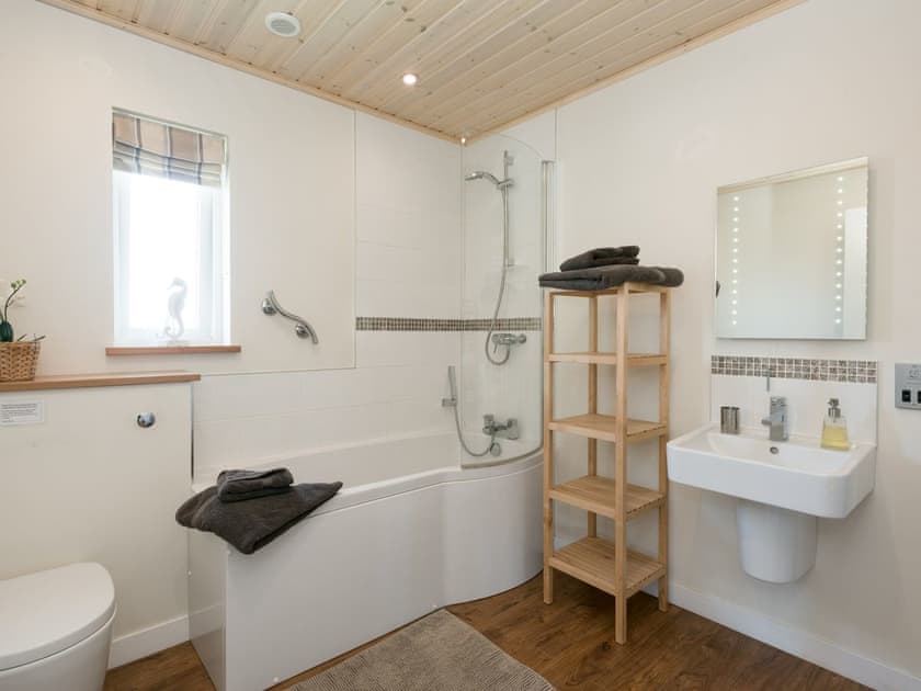 Family bathroom | Broad Reach, Fritton, near Great Yarmouth