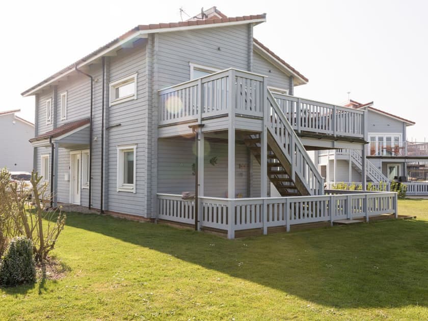 Outstanding holiday home | Broad Reach, Fritton, near Great Yarmouth