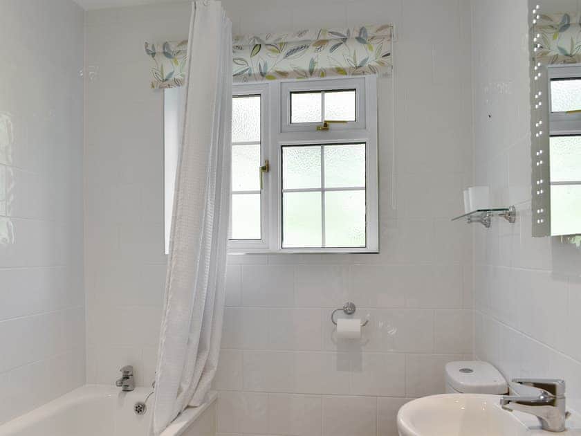 Bathroom | Valley View - Lynch Farm, West Milton