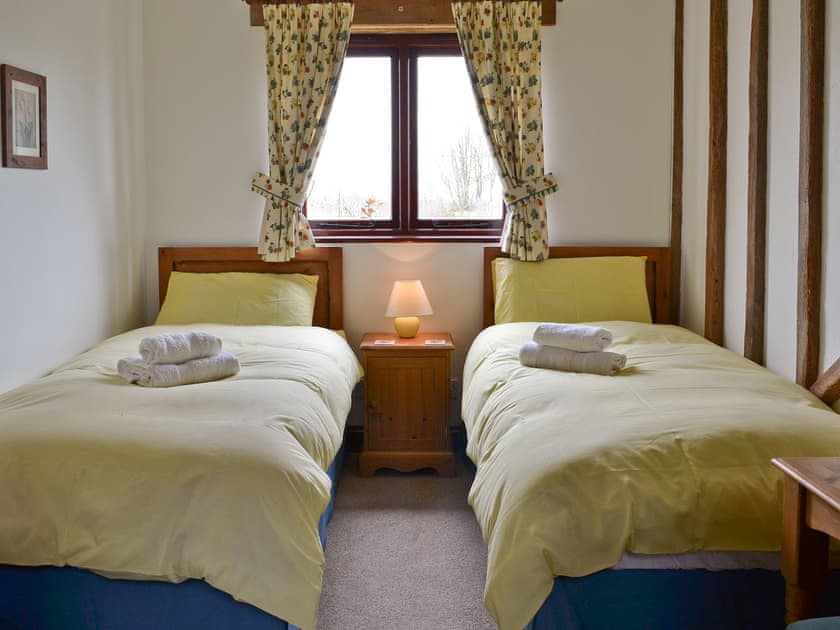 Twin bedroom | Pond Cottage, Peasmarsh, nr Rye