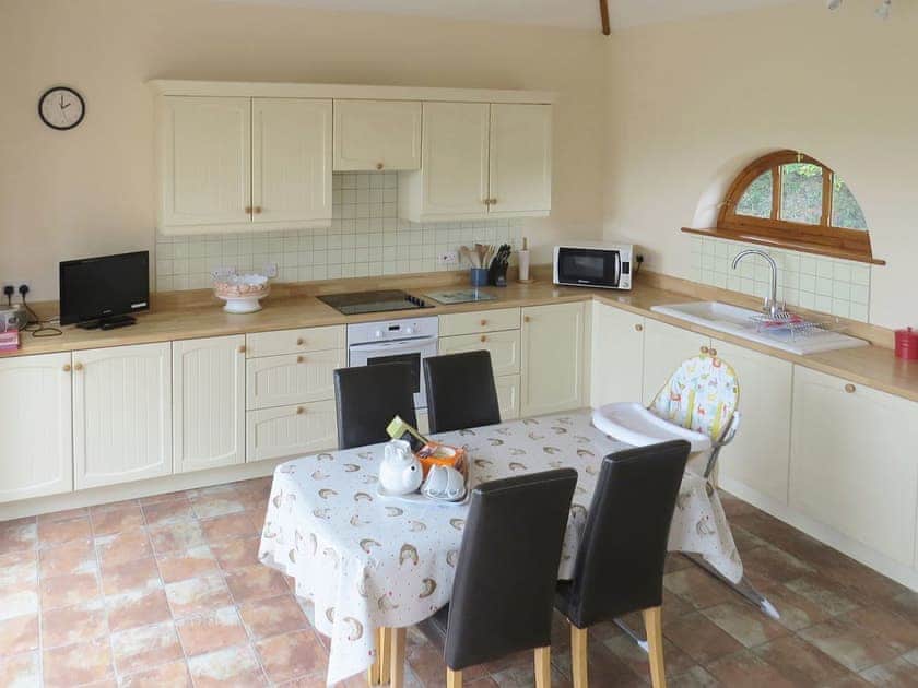 Charming kitchen/diner | The Stables, Thrigby, Great Yarmouth