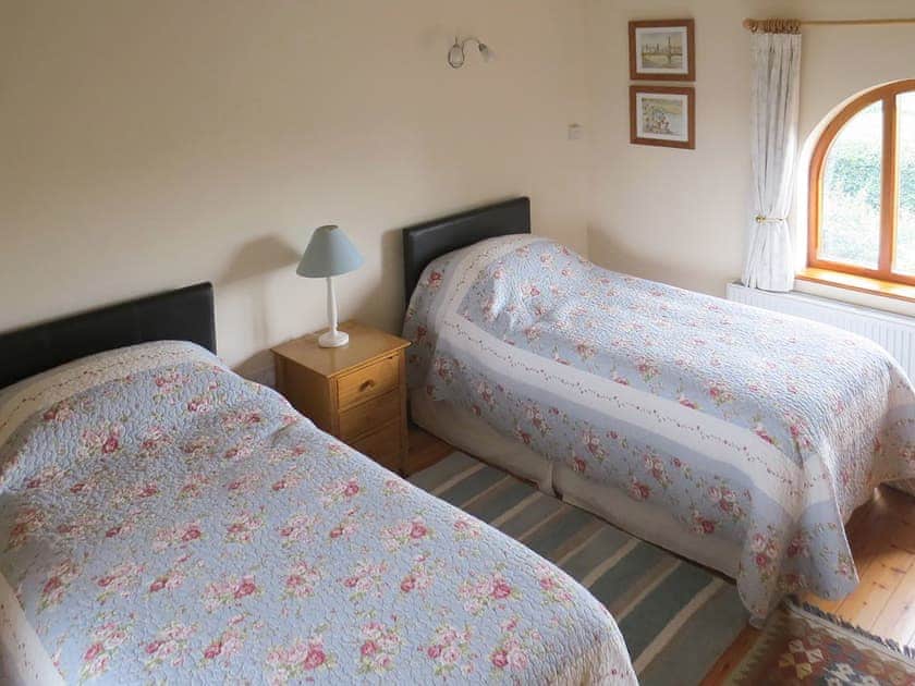 Welcoming twin bedroom | The Stables, Thrigby, Great Yarmouth