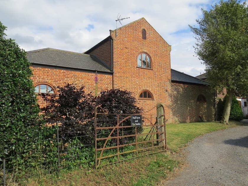 Wonderful traditional Norfolk holiday home on the edge of The Broads | The Stables, Thrigby, Great Yarmouth