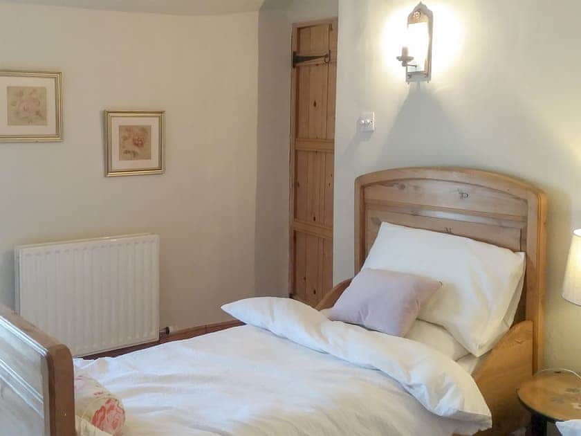 Twin bedroom | May Cottage, Bakewell