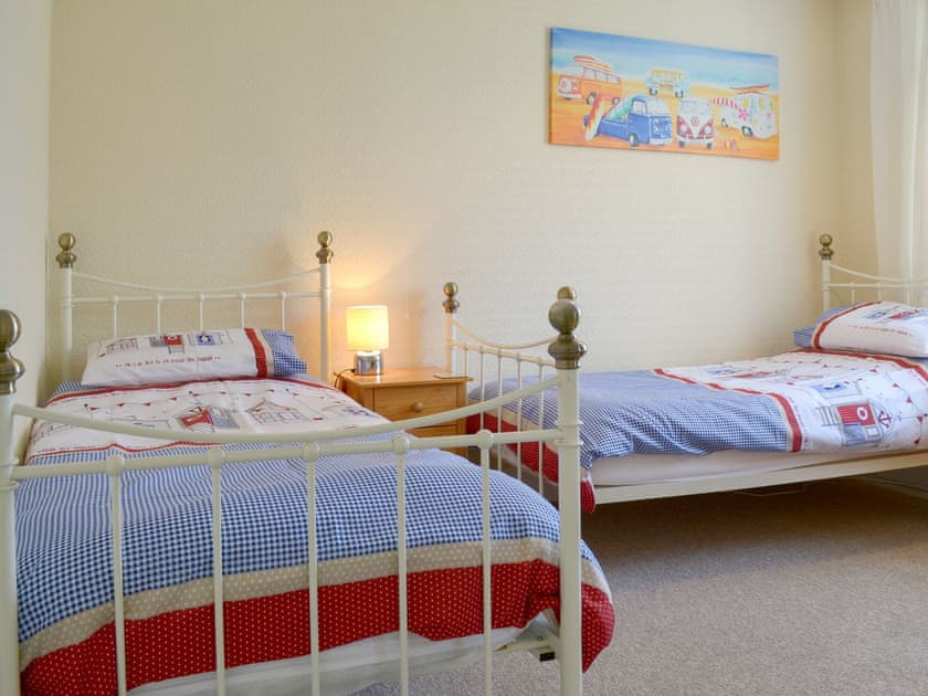 Twin bedroom | Outlook, Stratton, near Bude