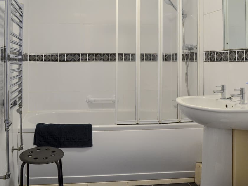 Bathroom | Willow Lodge - Southolme Lodges, Pickering