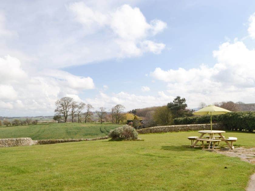 Lawned garden area | North Farm Bungalow, Horsley, near Newcastle-upon-Tyne