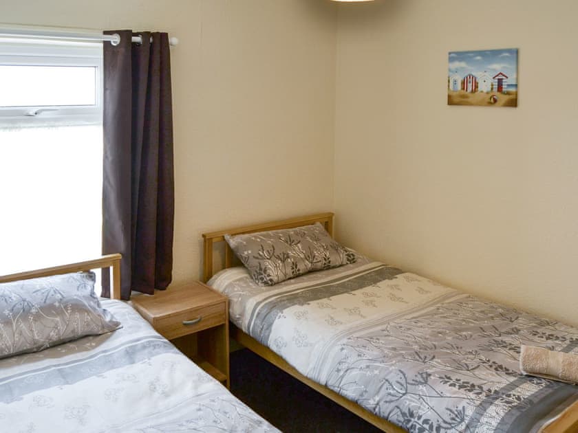 Comfortable twin bedroom | Coastguard Cottage, Caister-on-Sea, near Great Yarmouth
