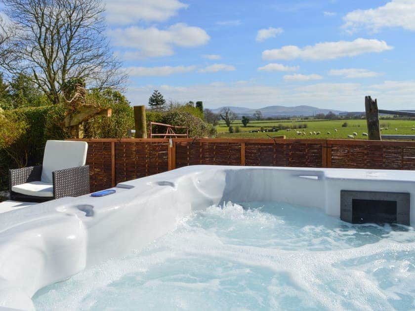 Luxurious hot tub | The Dairy House, Near Newton Stewart