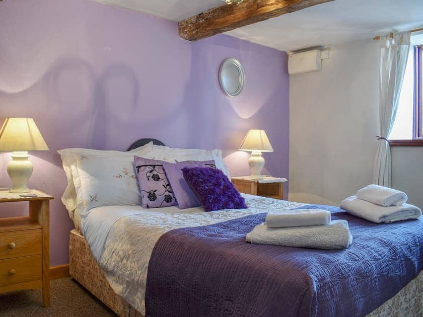 Charming double bedroom with beams | Foxcote and Glen Cottages at Newcourt Farm- Glen Cottage at Newcourt Farm - Foxcote and Glen Cottages at Newcourt Farm, Marstow, near Ross-on-Wye