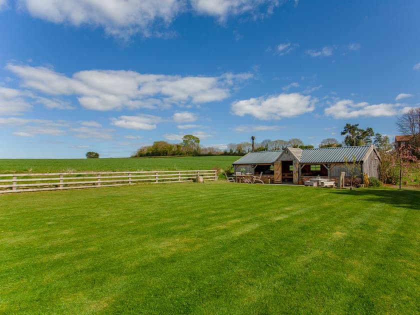 Extensive garden and grounds | Brens Barn, Aiskew, near Bedale