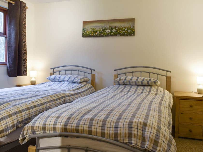 Comfortable twin bedroom | Silver Birch Lodge - Eversleigh Woodland Lodges, Shadoxhurst, near Ashford