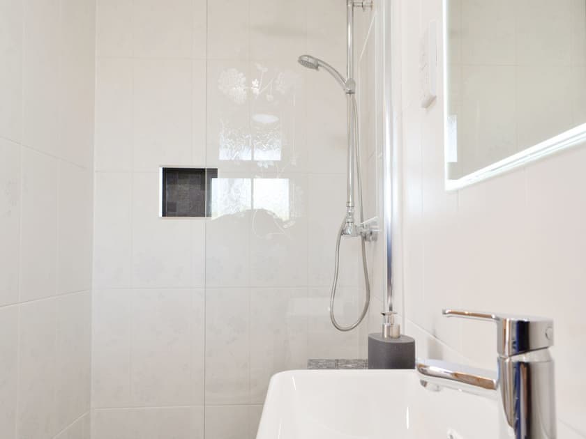 En-suite shower room | Lakeside Lodge, near Rhayader