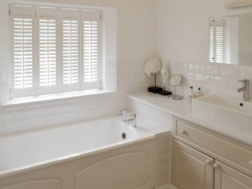 Family bathroom | Laurel Cottage, Stoke Gabriel