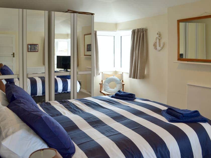 Attractive double bedroom | Rosehill, Paignton