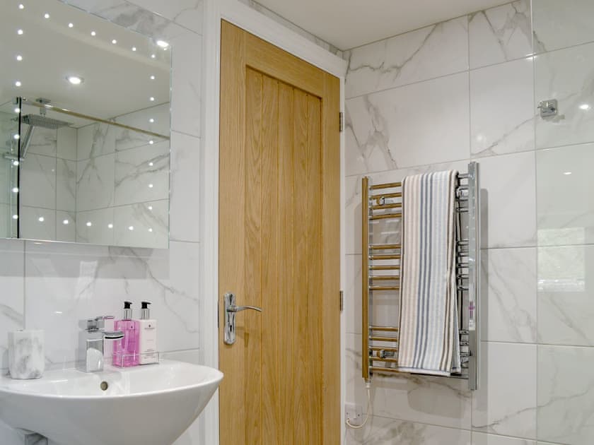 En-suite shower room | Ladyvale Barn, Cardinham, near Bodmin