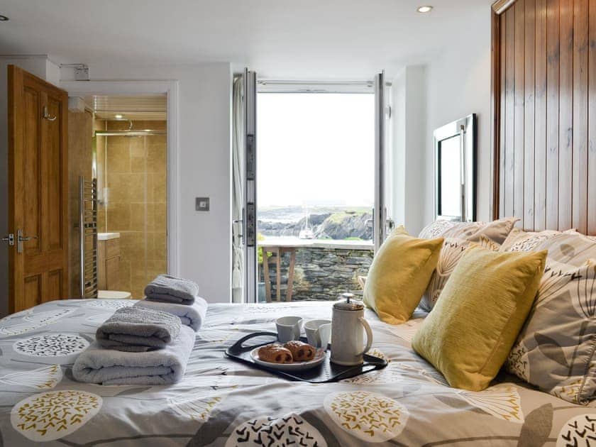 Relaxing en-suite double bedroom | Old Brewery Cottage - Misty Isles Cottages, Ellenabeich, Seil Island