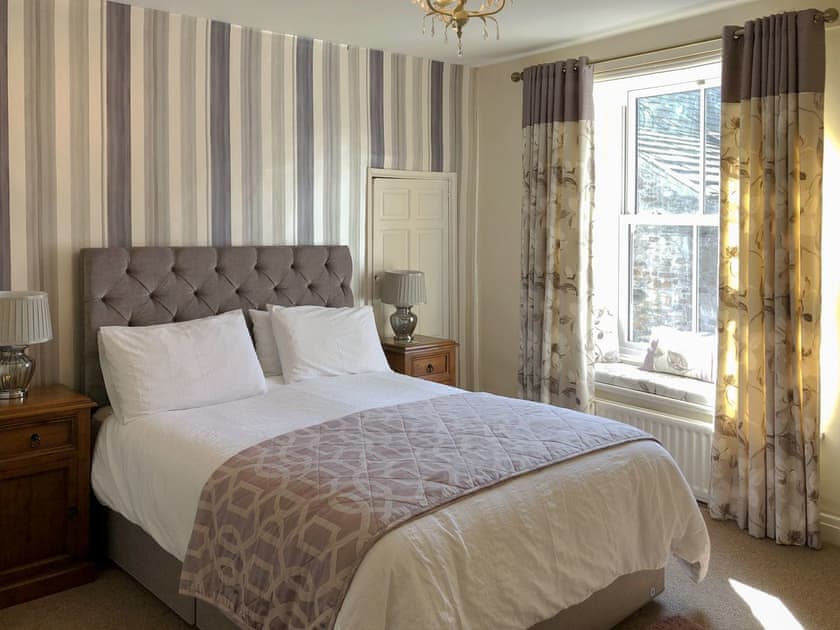 Comfortable double bedroom | 1 Kernot Court, Reeth