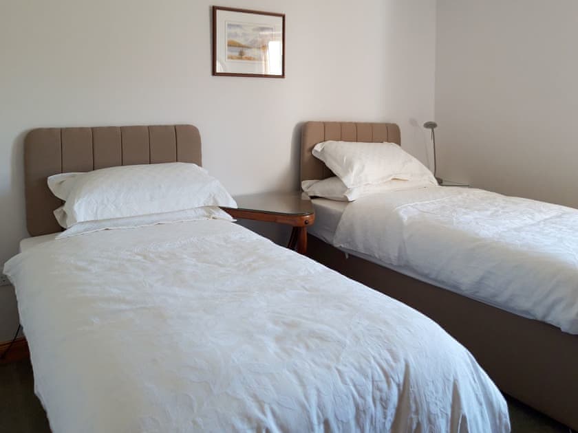 Ground floor twin bedroom | Lismore Cottage, North Ballachulish, near Glencoe