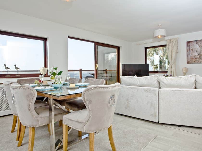 Attractive dining area | Hawks Ridge, Downderry