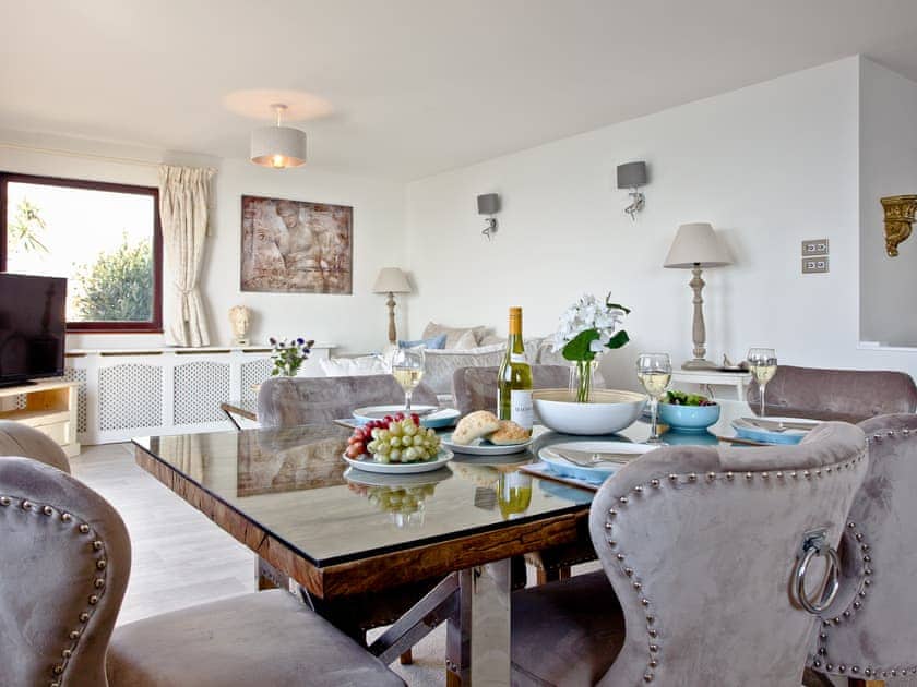 Well equipped kitchen/ dining area | Hawks Ridge, Downderry