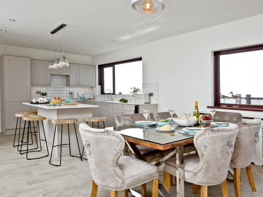 Well equipped kitchen/ dining area | Hawks Ridge, Downderry