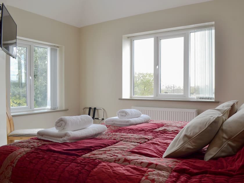 Well presented double bedroom | End Cottage, Tibthorpe, near Driffield 