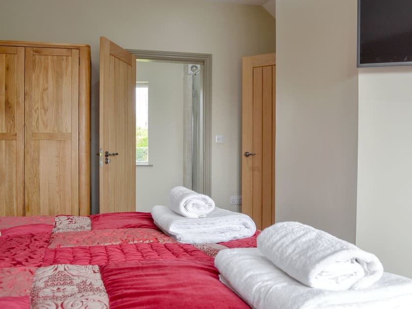 Well presented double bedroom | End Cottage, Tibthorpe, near Driffield 