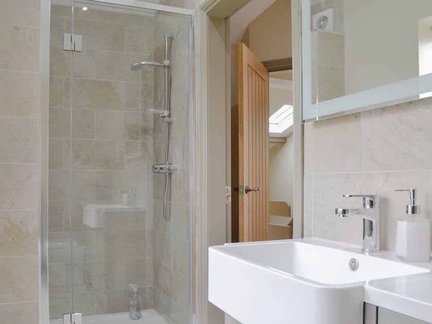 En-suite | End Cottage, Tibthorpe, near Driffield 