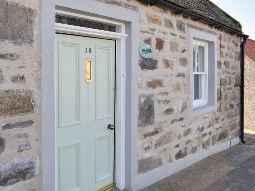 Delightful holiday home | Viaduct View, Cullen, near Buckie