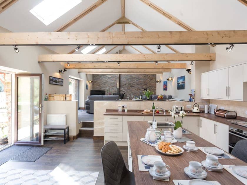 Fully appointed fitted kitchen with dining area | Cider Press Cottage, Near Torpoint