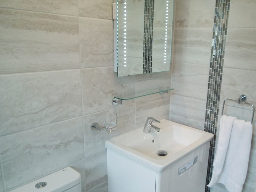 Modern style bathroom | Moonrakers, Ruan Lanihorne, near Truro