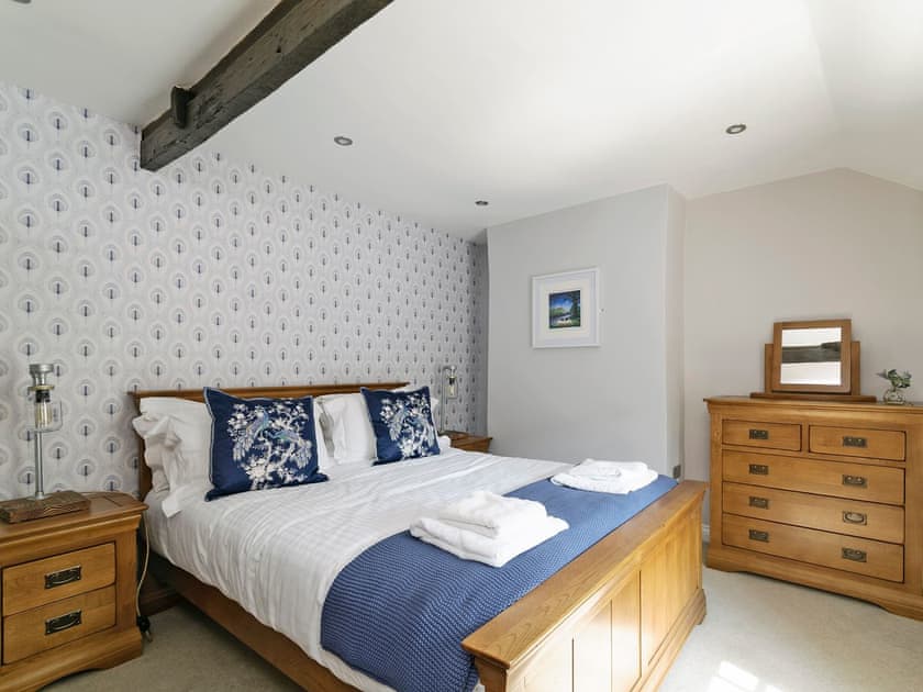 Relaxing master bedroom | Pinfold Cottage, Richmond