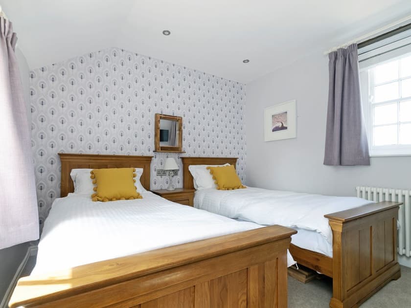 Charming twin bedroom | Pinfold Cottage, Richmond