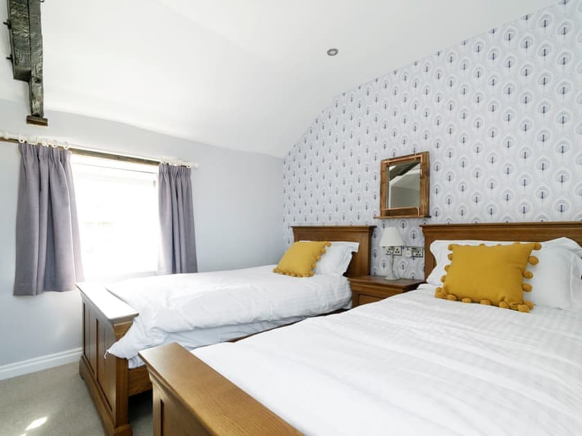 Charming twin bedroom | Pinfold Cottage, Richmond