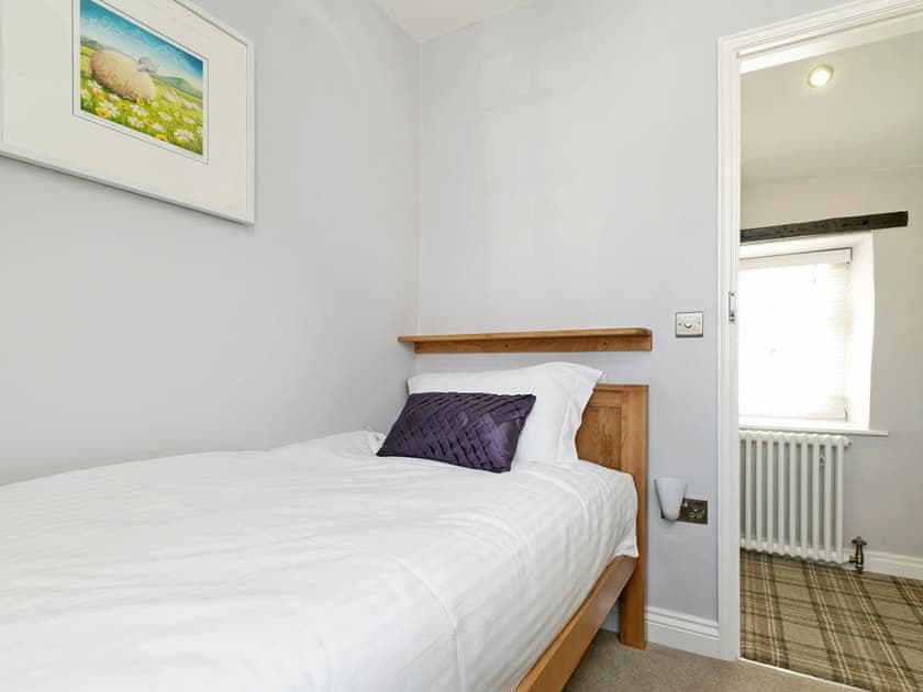 Comfy single bedroom | Pinfold Cottage, Richmond