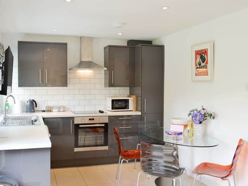 Fully appointed kitchen and dining area | Happys - Happys and Gracelands, Lelant, near St Ives