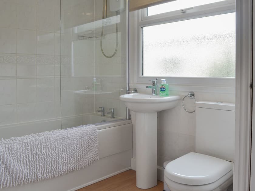Bathroom | Josnor Chalet, Benllech