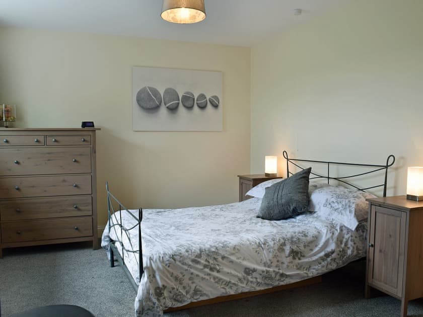 Sumptuous double bedroom with en-suite | Y Hendy Llaeth, Red Roses, near Whitland
