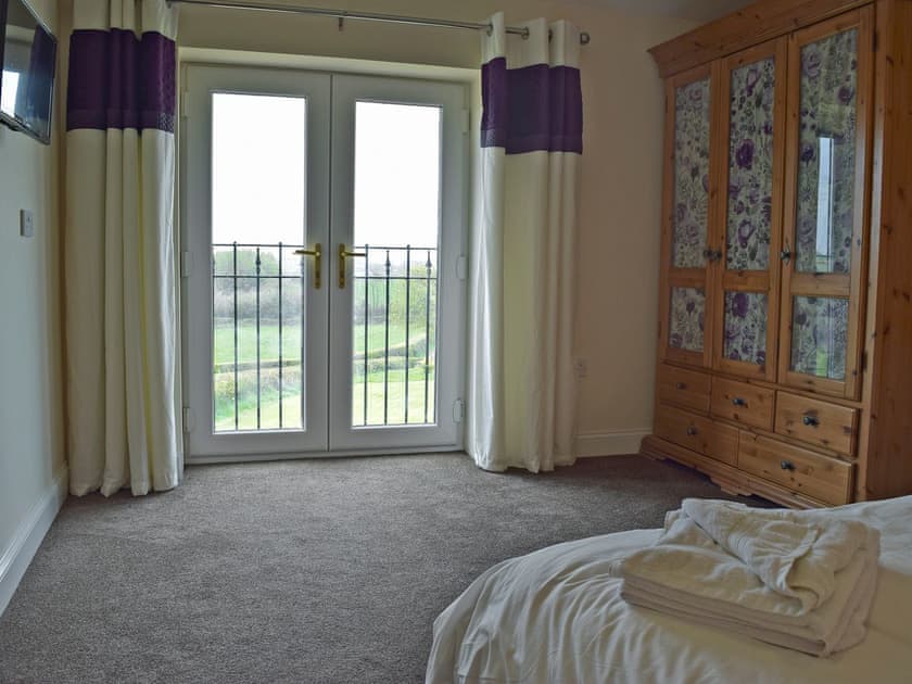 Charming double bedroom | Y Hendy Llaeth, Red Roses, near Whitland