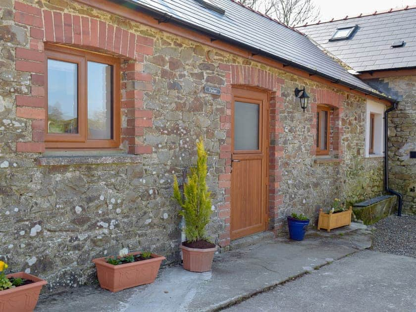 Exterior | Parlwr - Blaenhirbant Isaf Cottages, Cwmsychpant, near Lampeter